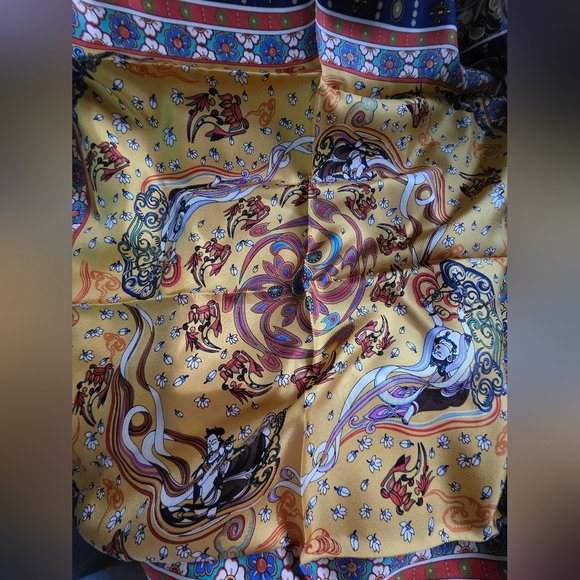 E-Oriloks Vintage scarf in pure silk/ Oriental motif. - Picture 2 of 6